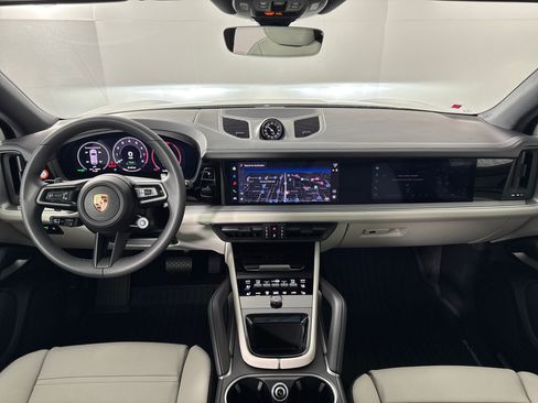 Certified 2026 Porsche Cayenne Coupe AWD/4WD image 24