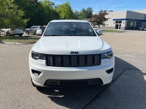 Used 2017 Jeep Grand Cherokee Altitude AWD/4WD image 8