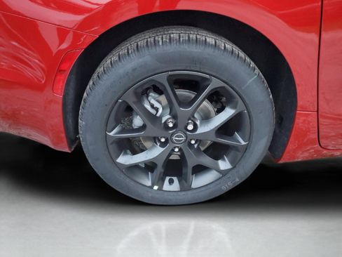 New 2026 Chrysler Pacifica Limited w/ Uconnect Theater Family Group image 33