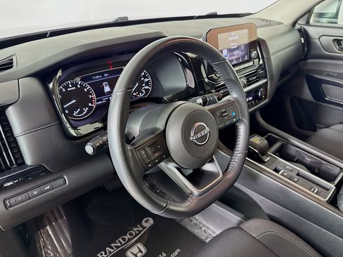 Used 2025 Nissan Pathfinder SV FWD image 8