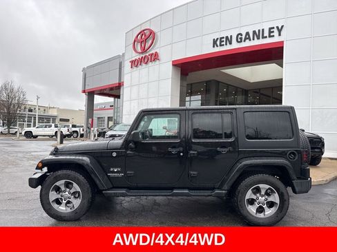 Used 2017 Jeep Wrangler Unlimited Sahara w/ Connectivity Group AWD/4WD image 3