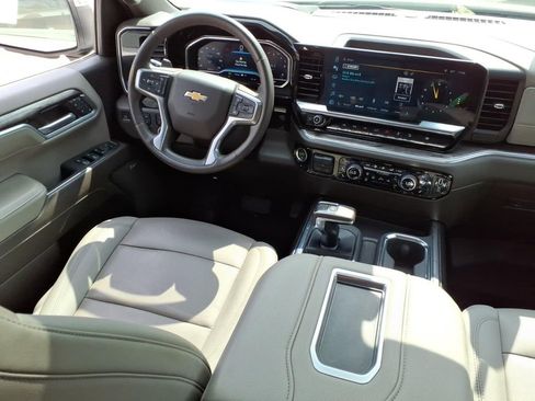 Used 2022 Chevrolet Silverado 1500 LTZ w/ LTZ Premium Package AWD/4WD image 15