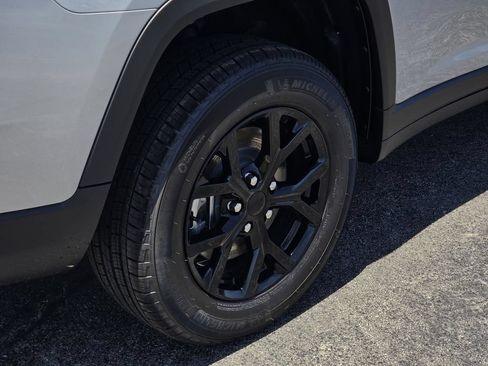New 2026 Jeep Grand Cherokee L 2WD image 7