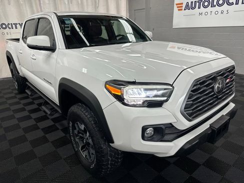 Used 2021 Toyota Tacoma TRD Off-Road w/ TRD Premium Off Road Package AWD/4WD image 2