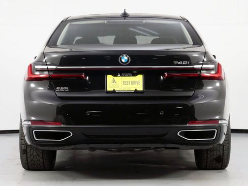 Used 2020 BMW 740i w/ Premium Package image 10