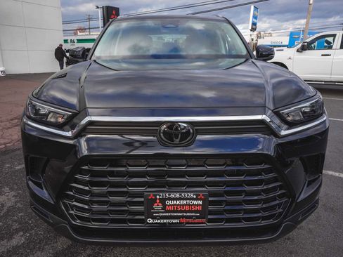 Used 2024 Toyota Grand Highlander XLE image 2