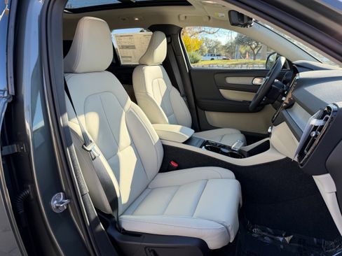 Used 2026 Volvo XC40 B5 Ultra w/ Protection Package Premier AWD/4WD image 8
