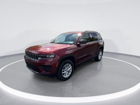 Used 2023 Jeep Grand Cherokee Laredo X AWD/4WD image 4