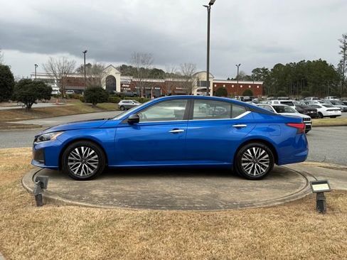 Used 2025 Nissan Altima 2.5 SV image 4