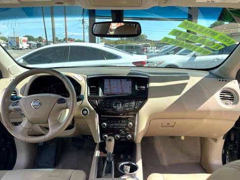 Used 2014 Nissan Pathfinder SL w/ SL Tech Package image 9