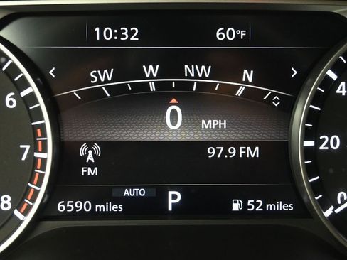 Used 2024 Nissan Pathfinder SL AWD/4WD image 16