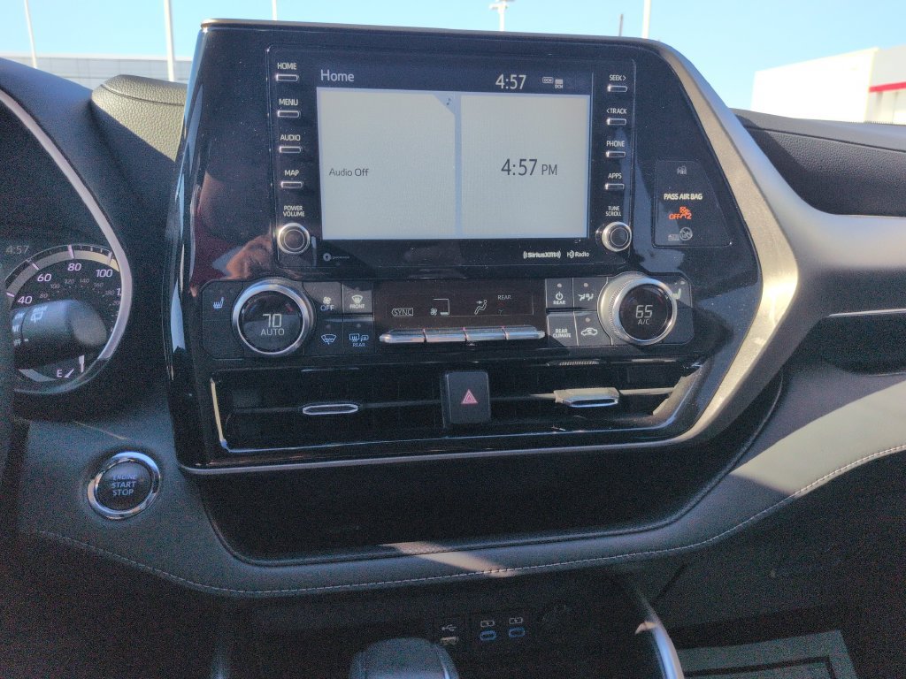 Used 2022 Toyota Highlander XLE AWD/4WD image 18