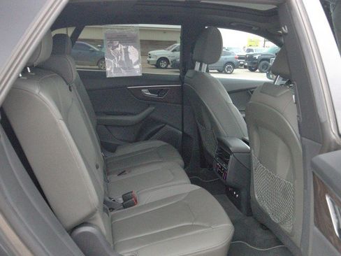 Used 2019 Audi Q8 Premium Plus AWD/4WD image 32