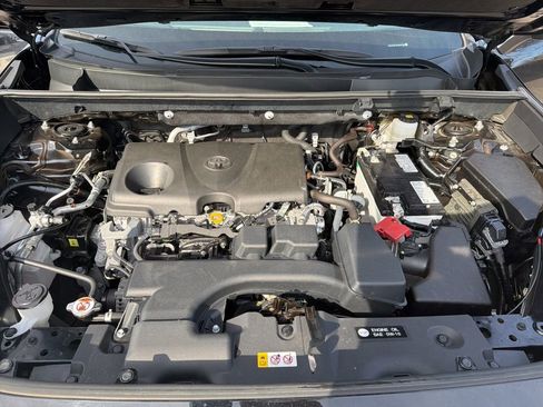 Used 2025 Toyota RAV4 XLE AWD/4WD image 10