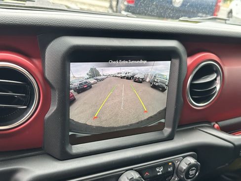 Used 2023 Jeep Wrangler Unlimited Rubicon w/ Cold Weather Group image 22