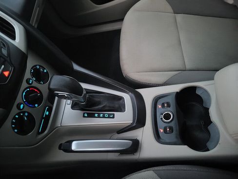 Used 2013 Ford Focus SE w/ SE Winter Pkg image 20