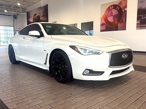 Used 2018 INFINITI Q60 3.0t Luxe w/ Sensory Package 3.0T Luxe RWD image 3