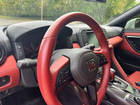 Used 2017 Nissan GT-R Premium w/ Premium Interior Package image 36