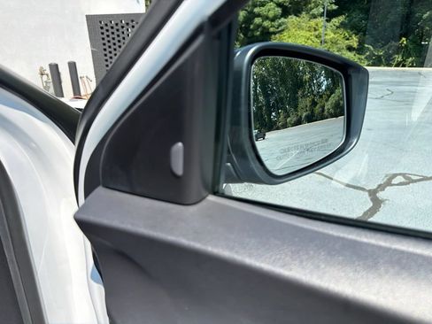Used 2022 Nissan Kicks SR FWD image 28