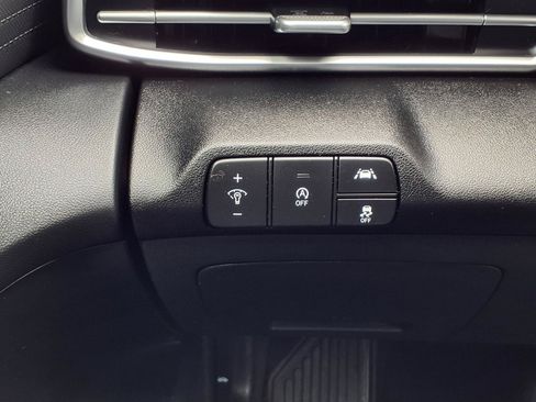 Used 2022 Hyundai Elantra SE FWD image 11
