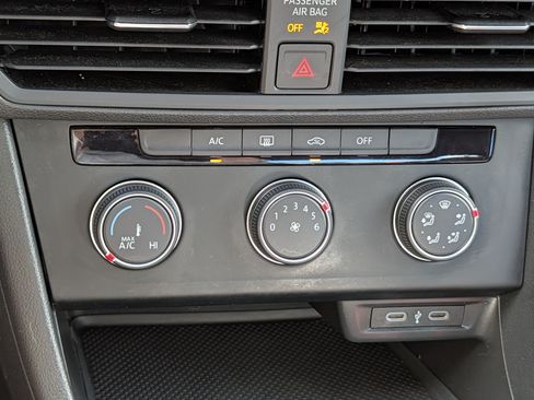 Certified 2023 Volkswagen Jetta Sport FWD image 23