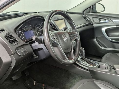 Used 2017 Buick Regal Sport Touring image 9