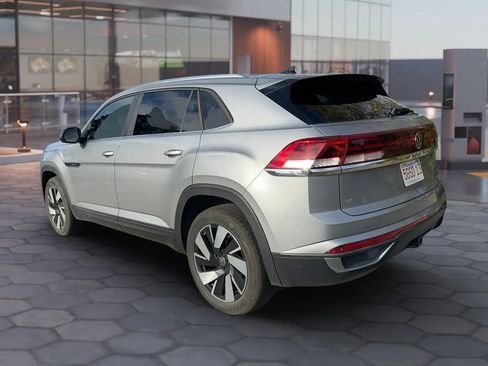 Used 2025 Volkswagen Atlas Cross Sport SE AWD/4WD image 3