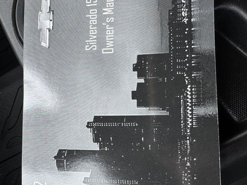 Used 2022 Chevrolet Silverado 1500 LT AWD/4WD image 27