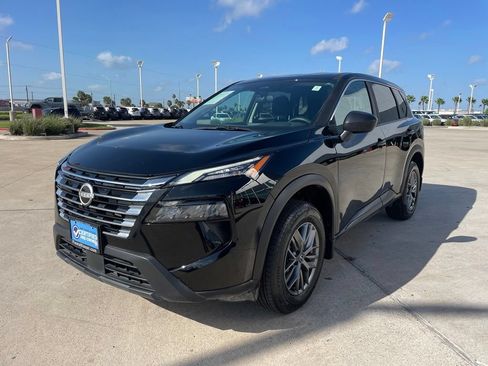 Certified 2025 Nissan Rogue S FWD image 3