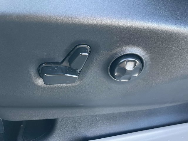 Used 2023 Chrysler Pacifica Touring-L FWD image 18