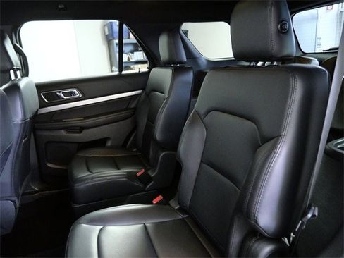 Certified 2019 Ford Explorer XLT w/ Equipment Group 202A image 14