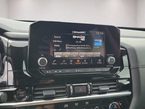Used 2025 Nissan Pathfinder SV FWD image 16