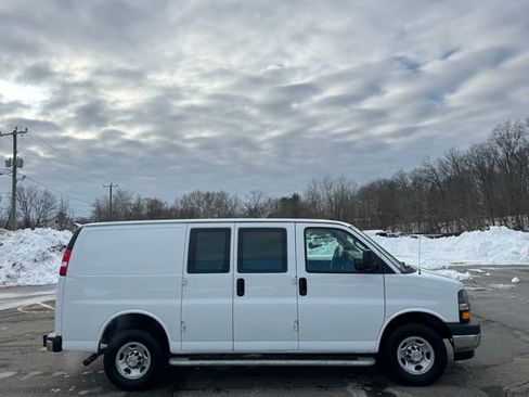 Used 2024 Chevrolet Express 2500 w/ Driver Convenience Package RWD image 4