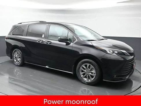 Used 2026 Toyota Sienna XLE AWD/4WD image 9