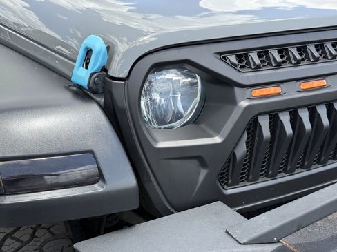 Used 2022 Jeep Wrangler Sport AWD/4WD image 9