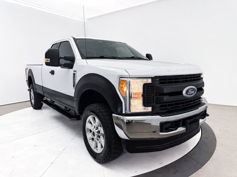Used 2017 Ford F250 XL w/ Power Equipment Group AWD/4WD image 8
