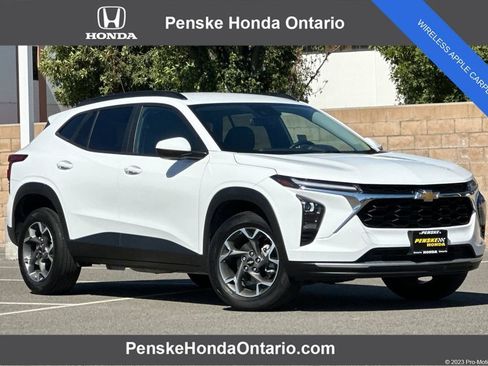 Used 2025 Chevrolet Trax LT w/ Driver Confidence Package FWD image 1