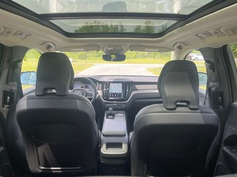 Used 2025 Volvo XC60 B5 Core AWD/4WD image 9