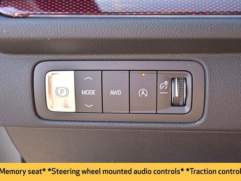 Used 2025 Chevrolet Traverse RS image 11