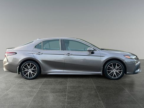 Used 2024 Toyota Camry SE AWD/4WD image 10