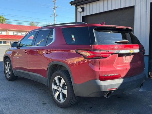 Used 2023 Chevrolet Traverse LT w/ LT Premium Package AWD/4WD image 3
