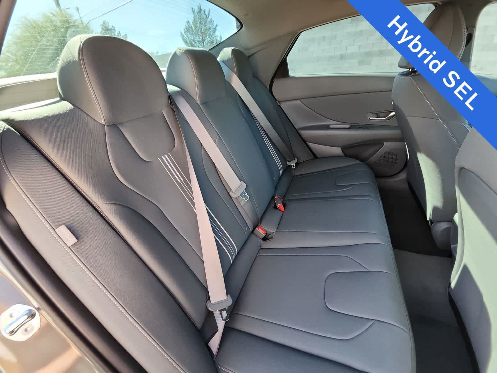Certified 2025 Hyundai Elantra SEL FWD image 17