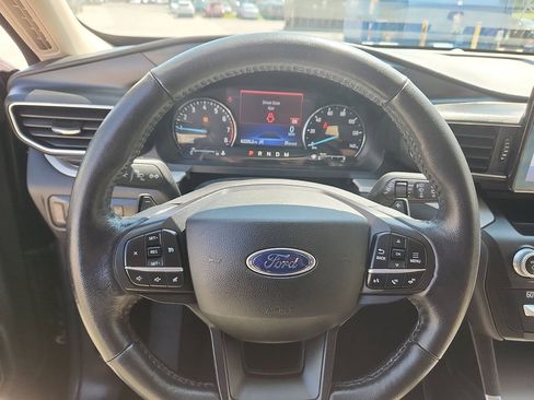 Used 2020 Ford Explorer XLT w/ Equipment Group 202A AWD/4WD image 14