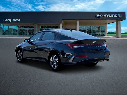 New 2025 Hyundai Elantra SEL FWD image 5