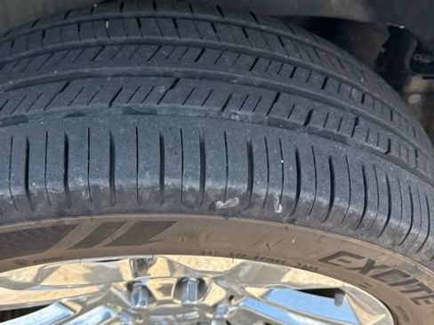 Used 2018 GMC Yukon SLT w/ Premium Edition RWD image 8