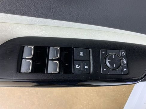 Used 2023 Lexus ES 350 F Sport w/ Accessory Package (Z2) image 18