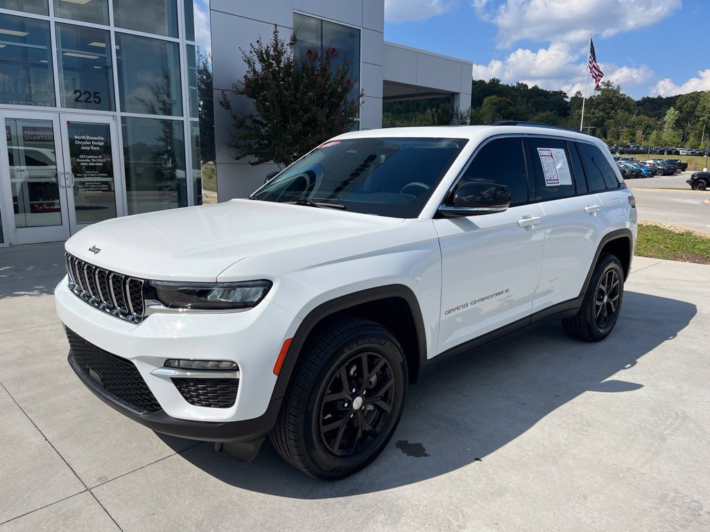 Used 2023 Jeep Grand Cherokee Limited AWD/4WD image 1