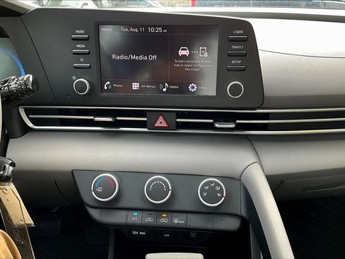 Used 2025 Hyundai Elantra SE FWD image 11