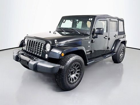Used 2017 Jeep Wrangler Unlimited Sahara w/ Connectivity Group AWD/4WD image 3
