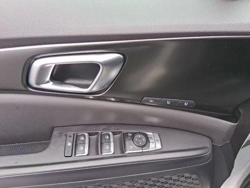 Used 2025 Kia Carnival SX FWD image 17